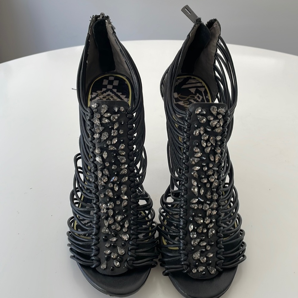 Sz 10 stunning Sam Edelman black strappy sandals with crystals